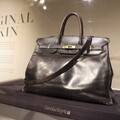 Культовую сумку Birkin продали на аукционе за рекордную сумму. Фото, видео