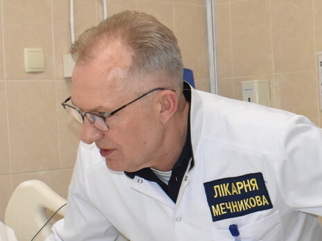 Кровь льется с каталок. Десятки критических, тяжелораненых. Много женщин