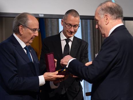 The medal is awarded to public figures who have made a significant contribution to the cause of the Ukrainian-Jewish mutual understanding and cooperation