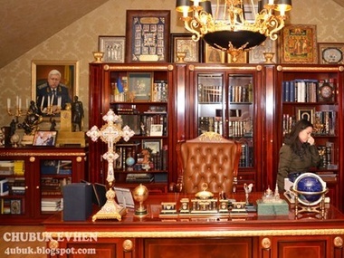 "Is not he insane so much gold here!" Ukrainians were outraged with the luxury in Pshonka's house