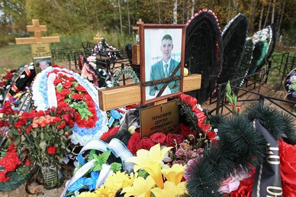 Могила одного из десантников 331-го гвардейского полка ВДВ. Кострома. Фото: nnm.me