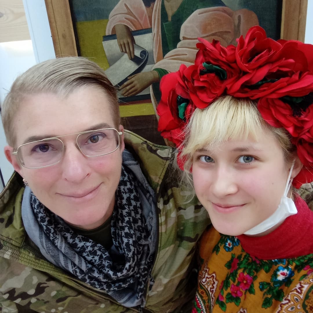 Мария Вдовиченко с известной волонтеркой, парамедиком Юлией Паевской (позывной Тайра), октябрь 2021 года. Фото: vdovichenko_marusa / Instagram
